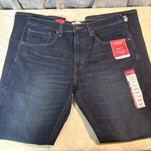 NWT- Levi's Men's Dark Indigo Bootcut Jeans
